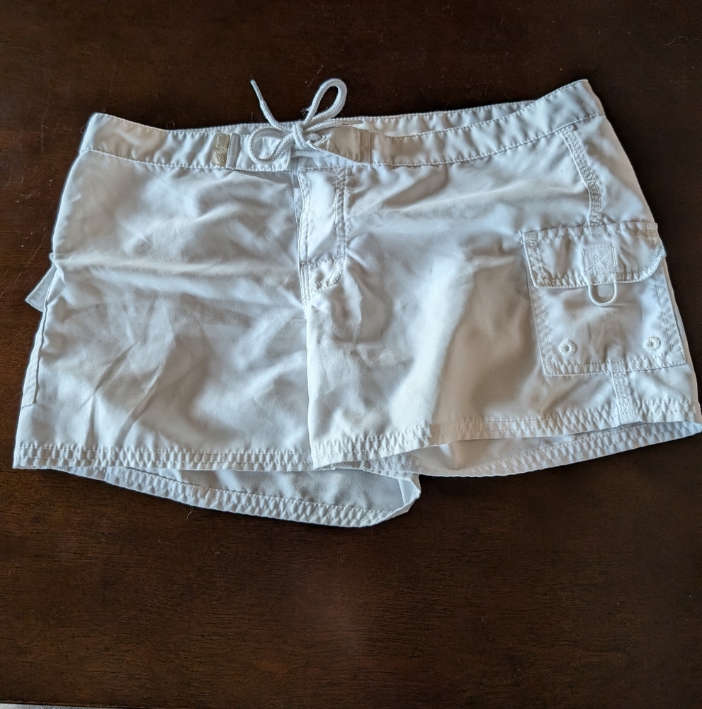 White Beach Rays Boards Shorts with Drawstring and Dual Pockets